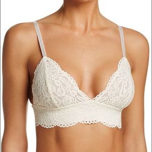 B Tempt’d by Wacoal Ciao Bella Lace Bralette
